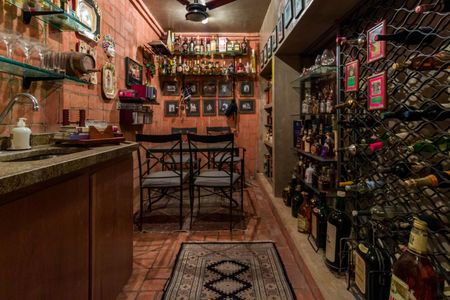 Casa à venda com 735m², 4 quartos e 6 vagasAdega