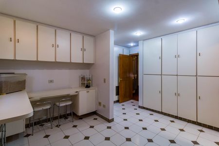 Casa à venda com 735m², 4 quartos e 6 vagasÁrea de Serviço