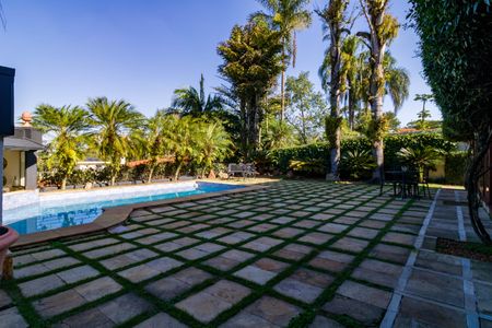 Casa à venda com 735m², 4 quartos e 6 vagasÁrea Externa