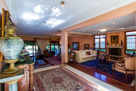 Casa à venda com 735m², 4 quartos e 6 vagasSala