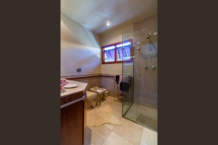 Casa à venda com 735m², 4 quartos e 6 vagasBanheiro da Suíte 1