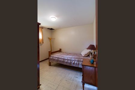 Casa à venda com 735m², 4 quartos e 6 vagasQuarto de Serviço