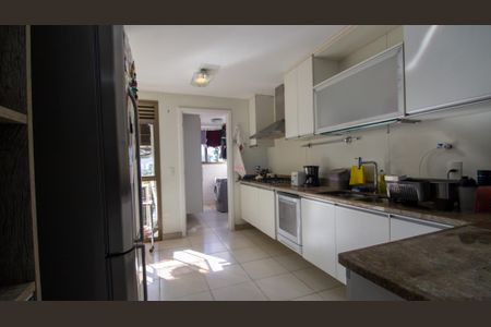 Apartamento à venda com 262m², 4 quartos e 3 vagasCozinha e Área de Serviço