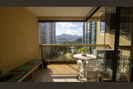 Apartamento à venda com 262m², 4 quartos e 3 vagasVaranda da Sala de TV