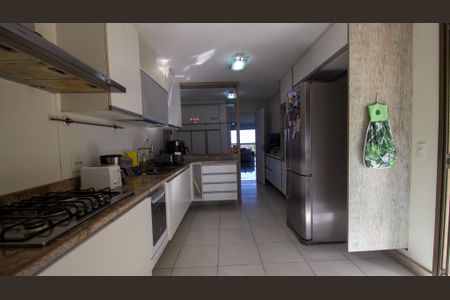 Apartamento à venda com 262m², 4 quartos e 3 vagasCozinha e Área de Serviço