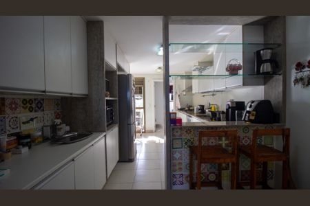 Apartamento à venda com 262m², 4 quartos e 3 vagasCozinha e Área de Serviço