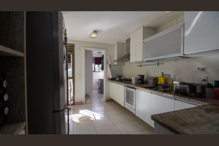 Apartamento à venda com 262m², 4 quartos e 3 vagasCozinha e Área de Serviço