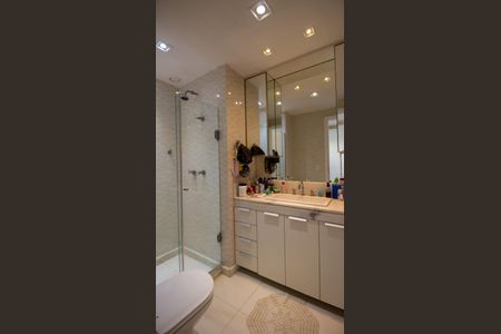 Apartamento à venda com 262m², 4 quartos e 3 vagasBanheiro da Suíte 3