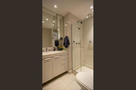 Apartamento à venda com 262m², 4 quartos e 3 vagasBanheiro da Suíte 2