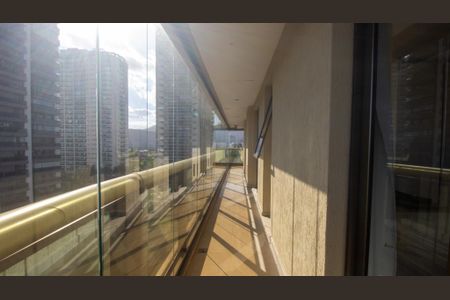 Apartamento à venda com 262m², 4 quartos e 3 vagasSacada da Suíte 1