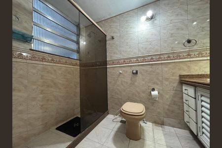 Apartamento à venda com 210m², 4 quartos e 1 vaga Apartamento à venda com 210m², 4 quartos e 1 vagaBanheiro social