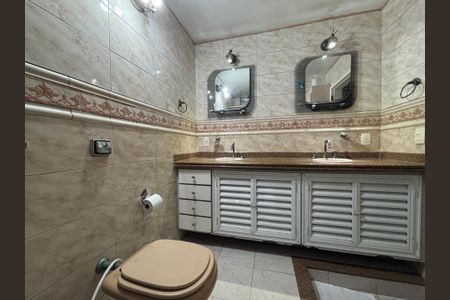 Apartamento à venda com 210m², 4 quartos e 1 vaga Apartamento à venda com 210m², 4 quartos e 1 vagaBanheiro social