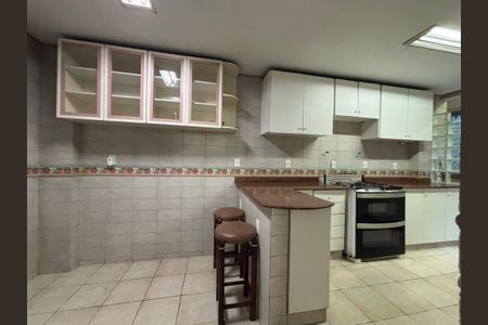 Apartamento à venda com 210m², 4 quartos e 1 vaga Apartamento à venda com 210m², 4 quartos e 1 vagaCozinha - copa