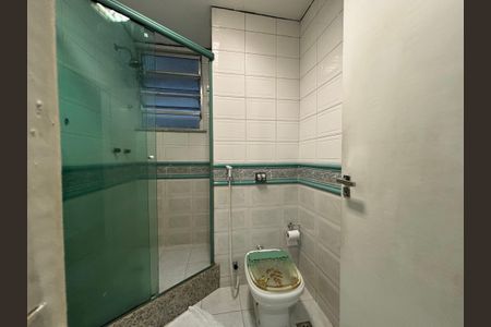 Apartamento à venda com 210m², 4 quartos e 1 vaga Apartamento à venda com 210m², 4 quartos e 1 vagaBanheiro da Suíte
