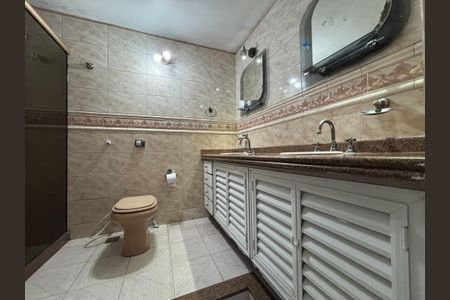 Apartamento à venda com 210m², 4 quartos e 1 vaga Apartamento à venda com 210m², 4 quartos e 1 vagaBanheiro social