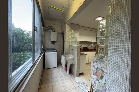 Apartamento à venda com 210m², 4 quartos e 1 vaga Apartamento à venda com 210m², 4 quartos e 1 vagaÁrea de serviço