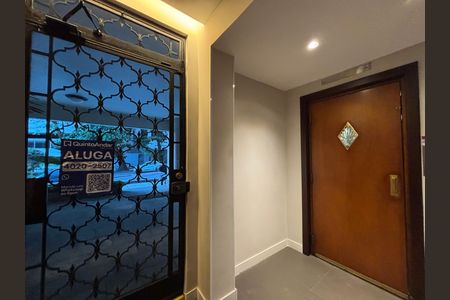 Apartamento à venda com 210m², 4 quartos e 1 vaga Apartamento à venda com 210m², 4 quartos e 1 vagaPlaca