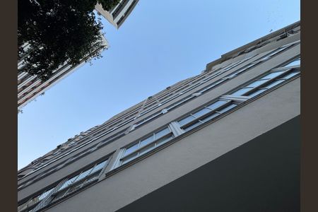 Apartamento à venda com 210m², 4 quartos e 1 vaga Apartamento à venda com 210m², 4 quartos e 1 vagaFachada