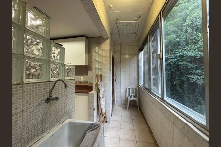 Apartamento à venda com 210m², 4 quartos e 1 vaga Apartamento à venda com 210m², 4 quartos e 1 vagaÁrea de serviço