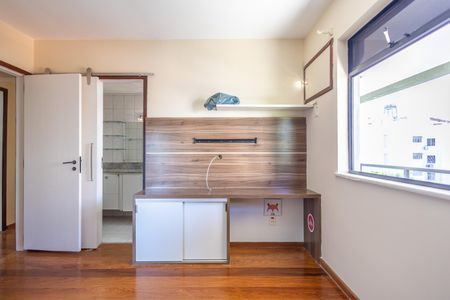 Apartamento à venda com 180m², 2 quartos e 2 vagasQuarto Suite