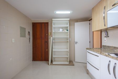 Apartamento à venda com 180m², 2 quartos e 2 vagasCozinha