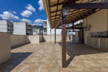 Apartamento à venda com 180m², 2 quartos e 2 vagasCobertura