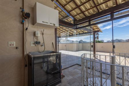 Apartamento à venda com 180m², 2 quartos e 2 vagasLavanderia