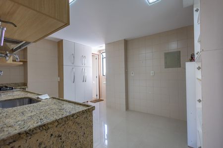 Apartamento à venda com 180m², 2 quartos e 2 vagasCozinha