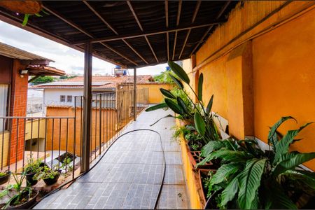 Casa à venda com 410m², 3 quartos e 3 vagas Casa à venda com 410m², 3 quartos e 3 vagasTerraço
