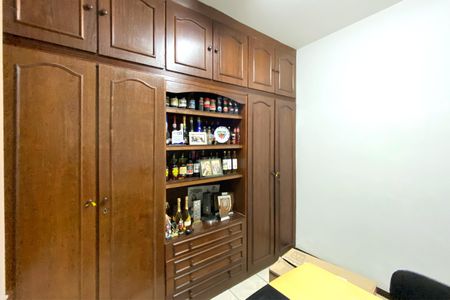 Casa à venda com 410m², 3 quartos e 3 vagas Casa à venda com 410m², 3 quartos e 3 vagasQuarto 2