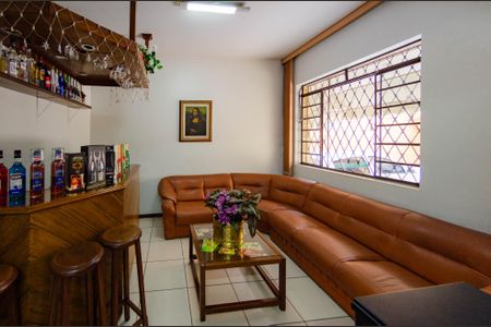 Casa à venda com 410m², 3 quartos e 3 vagas Casa à venda com 410m², 3 quartos e 3 vagasSala