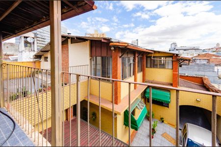 Casa à venda com 410m², 3 quartos e 3 vagas Casa à venda com 410m², 3 quartos e 3 vagasTerraço