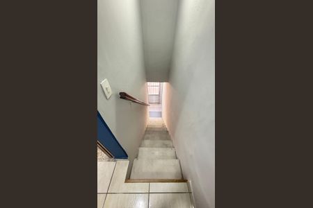 Casa à venda com 82m², 2 quartos e sem vaga Casa à venda com 82m², 2 quartos e sem vagaEscada