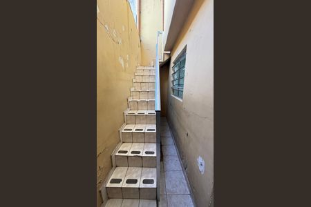 Casa à venda com 82m², 2 quartos e sem vaga Casa à venda com 82m², 2 quartos e sem vagaEscada