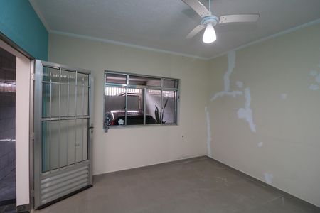 Casa para alugar com 125m², 2 quartos e 2 vagasSala