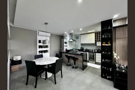 Apartamento à venda com 74m², 2 quartos e 1 vagaSala