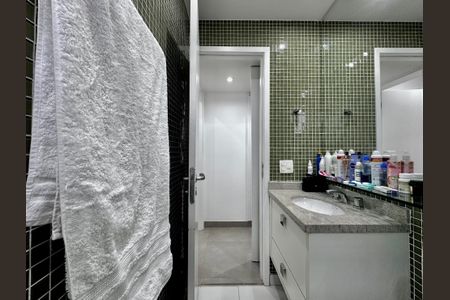 Apartamento à venda com 74m², 2 quartos e 1 vagaBanheiro Social