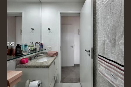 Apartamento à venda com 74m², 2 quartos e 1 vagaBanheiro Suíte