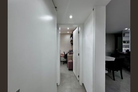 Apartamento à venda com 74m², 2 quartos e 1 vagaCorredor Quartos