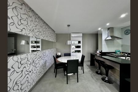 Apartamento à venda com 74m², 2 quartos e 1 vagaSala