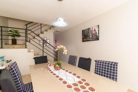 Casa de condomínio à venda com 163m², 3 quartos e 3 vagas Casa de condomínio à venda com 163m², 3 quartos e 3 vagasSala