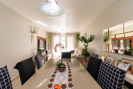 Casa de condomínio à venda com 163m², 3 quartos e 3 vagas Casa de condomínio à venda com 163m², 3 quartos e 3 vagasSala