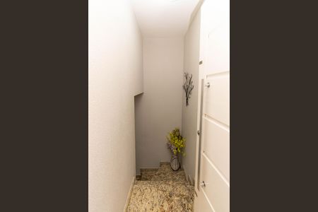 Casa de condomínio à venda com 163m², 3 quartos e 3 vagas Casa de condomínio à venda com 163m², 3 quartos e 3 vagasEscada