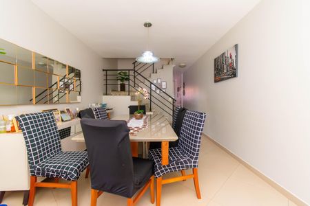 Casa de condomínio à venda com 163m², 3 quartos e 3 vagas Casa de condomínio à venda com 163m², 3 quartos e 3 vagasSala