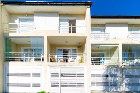 Casa de condomínio à venda com 163m², 3 quartos e 3 vagas Casa de condomínio à venda com 163m², 3 quartos e 3 vagasFachada