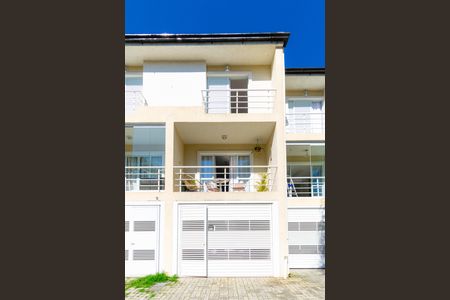 Casa de condomínio à venda com 163m², 3 quartos e 3 vagas Casa de condomínio à venda com 163m², 3 quartos e 3 vagasFachada