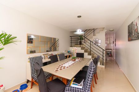 Casa de condomínio à venda com 163m², 3 quartos e 3 vagas Casa de condomínio à venda com 163m², 3 quartos e 3 vagasSala