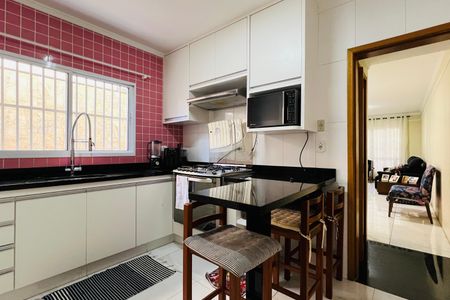 Casa à venda com 96m², 3 quartos e 4 vagas Casa à venda com 96m², 3 quartos e 4 vagasCozinha