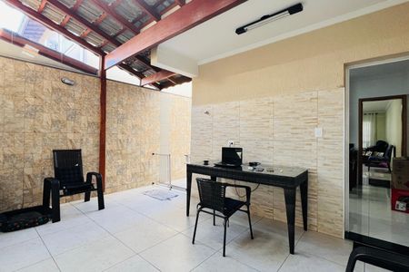 Casa à venda com 96m², 3 quartos e 4 vagas Casa à venda com 96m², 3 quartos e 4 vagasÁrea de Serviço