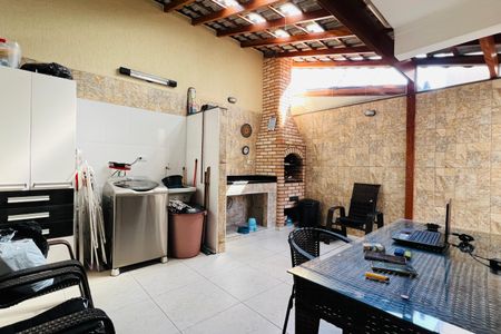 Casa à venda com 96m², 3 quartos e 4 vagas Casa à venda com 96m², 3 quartos e 4 vagasÁrea de Serviço